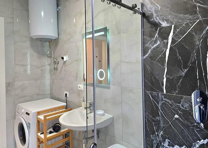 San Pietro * Plazhi San Pietro