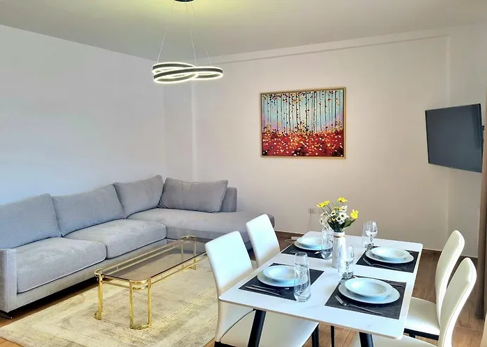 San Pietro * Plazhi San Pietro